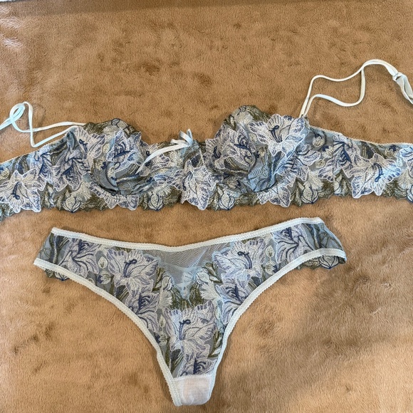 Cristina Laia Blue Embroidered Thong Panty L NWT - Picture 3 of 3